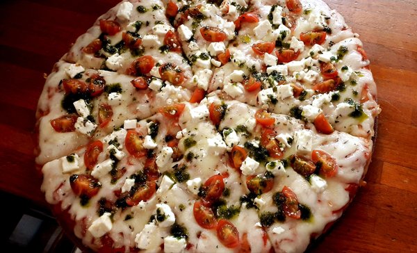 Porción de pizza griega